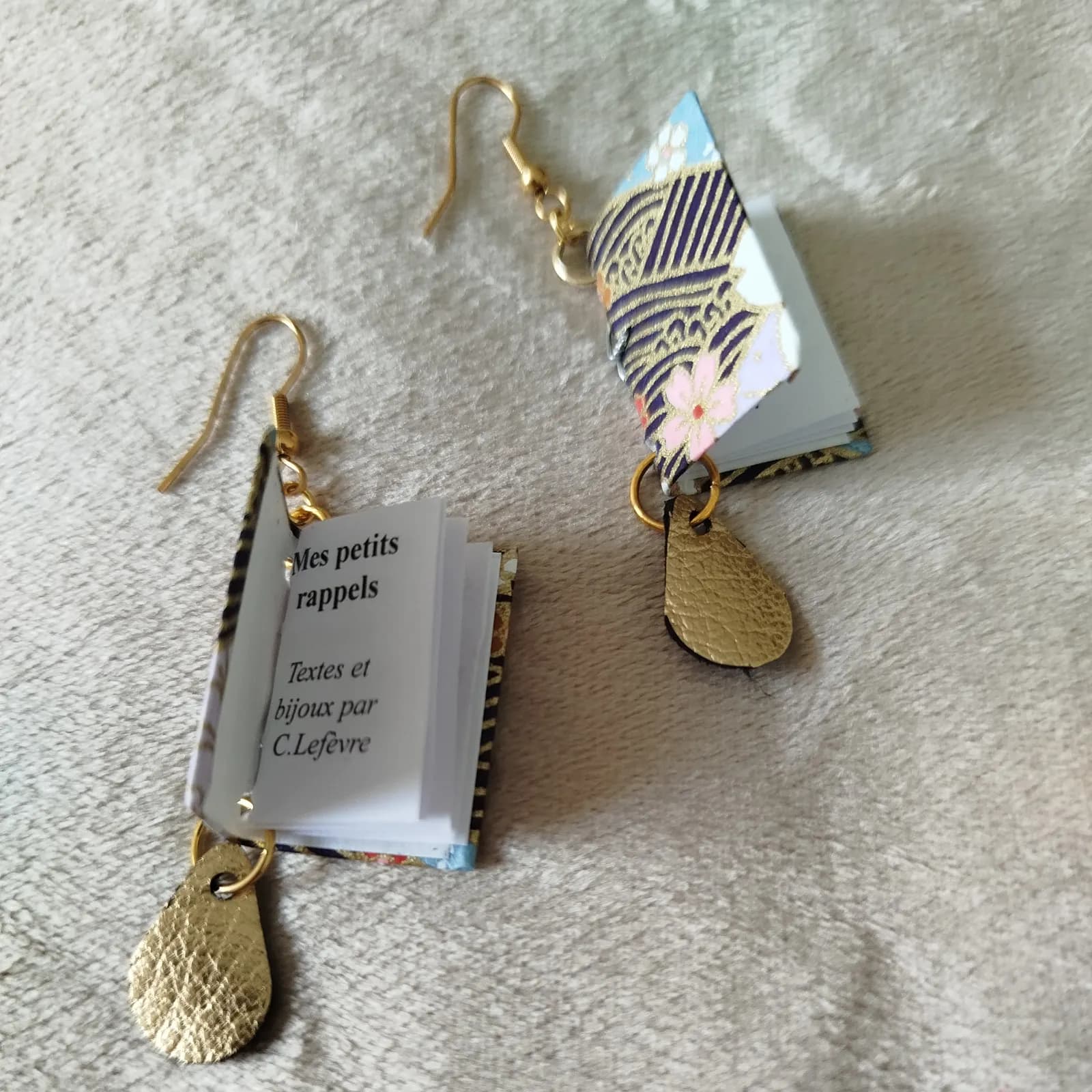 Boucles d’oreilles pendantes mini livres papier japonais