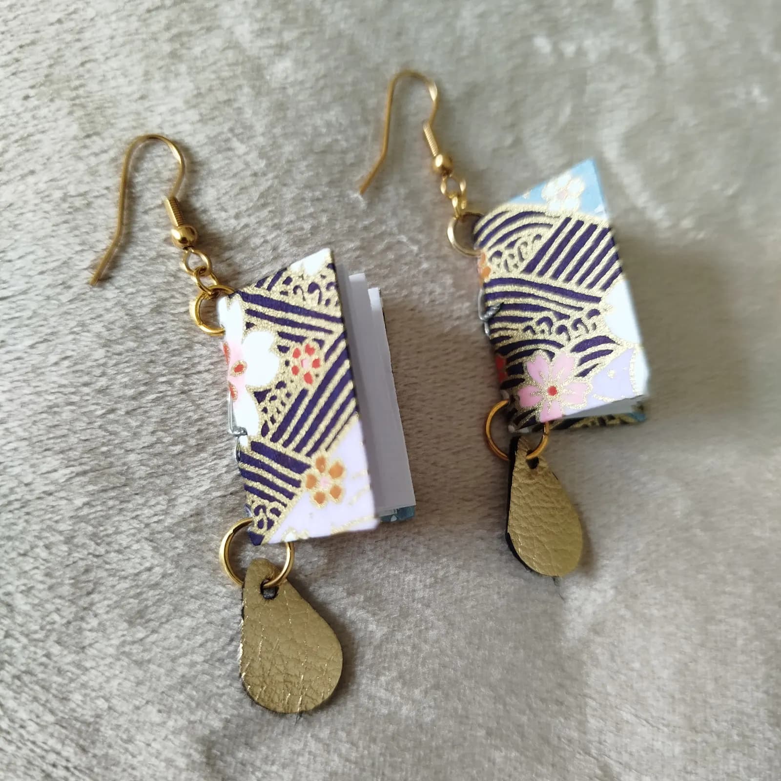 Boucles d’oreilles pendantes mini livres papier japonais