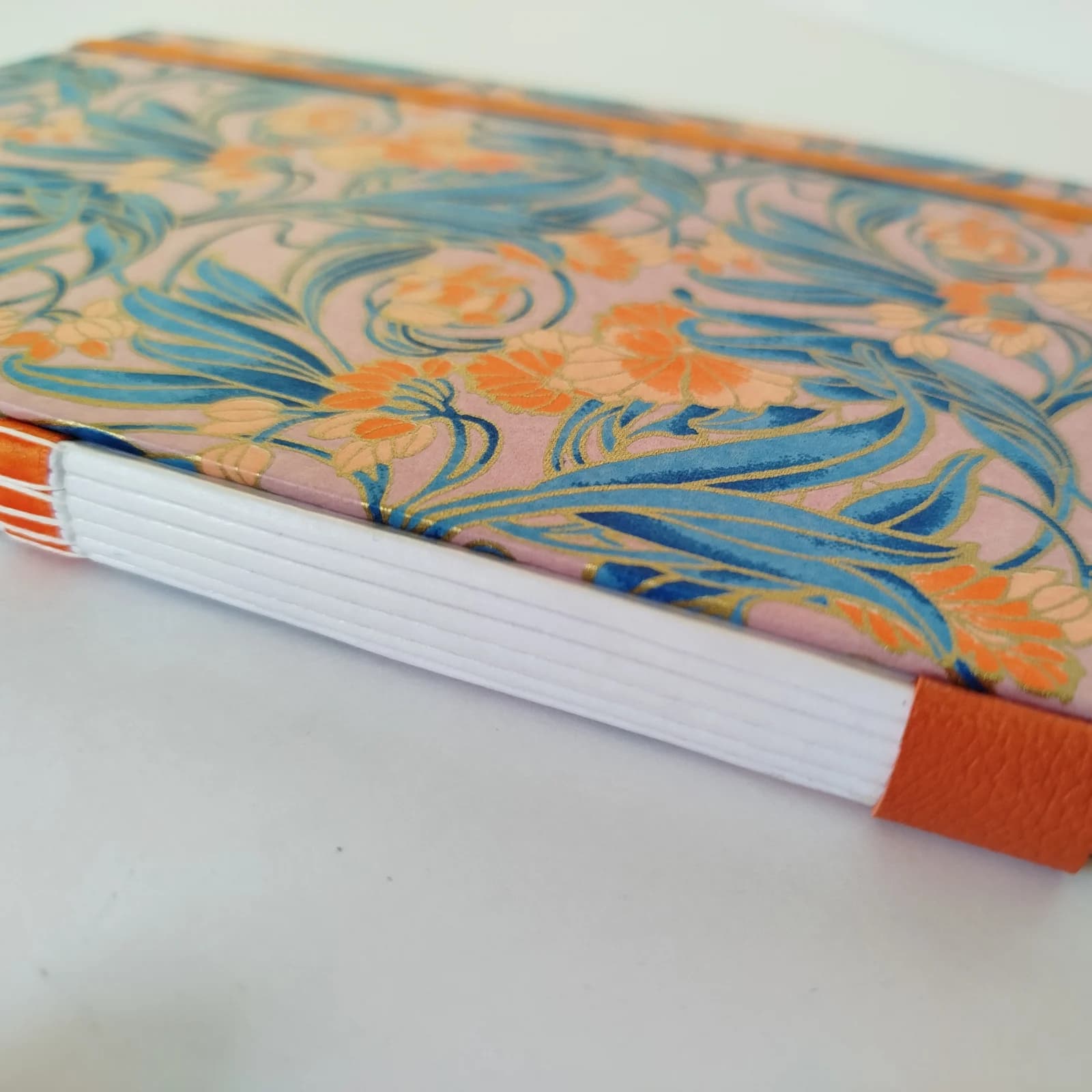 Carnet relié à motifs art nouveau japonais