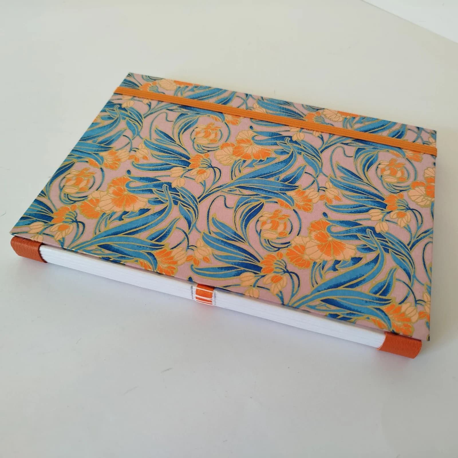 Carnet relié à motifs art nouveau japonais