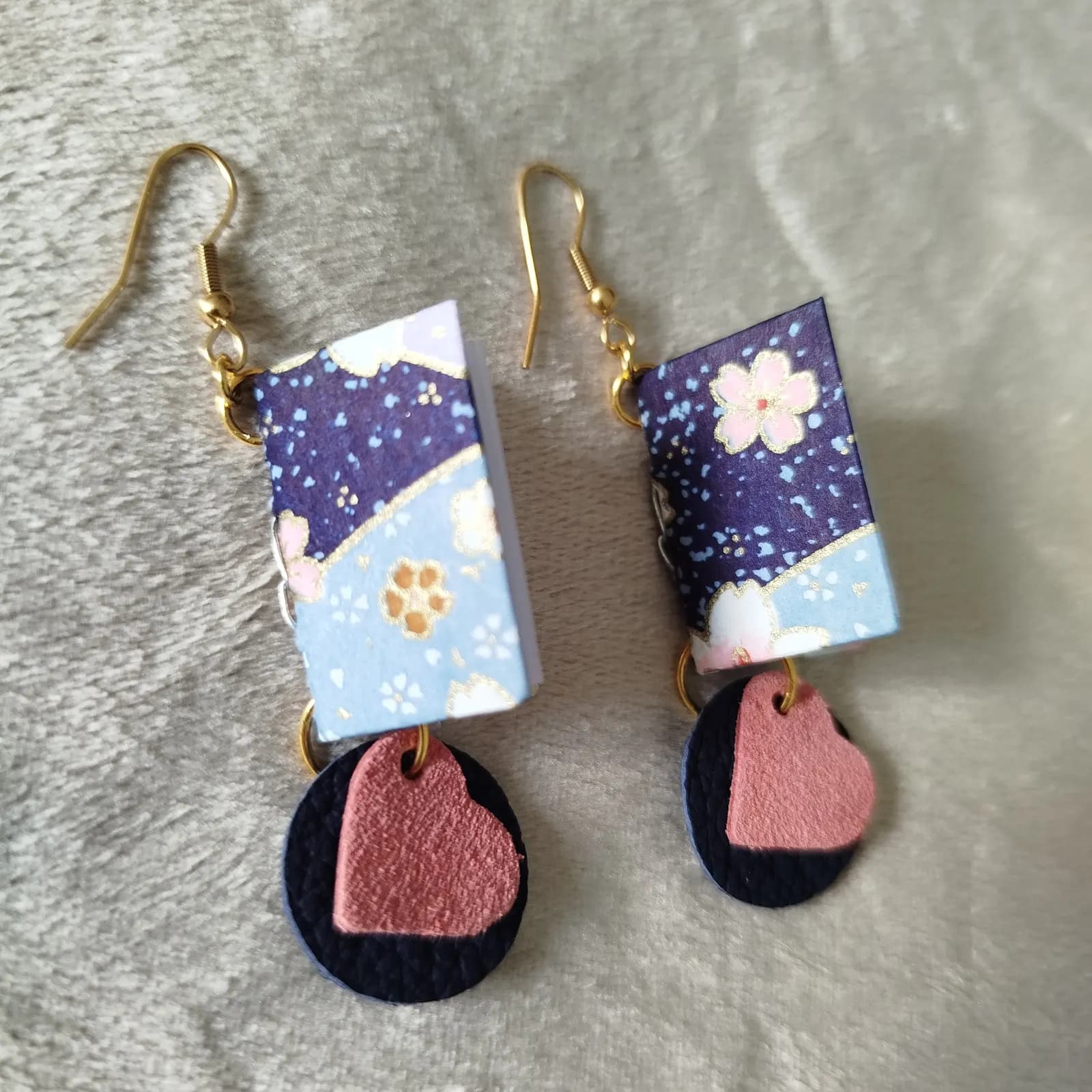 Boucles d’oreilles pendantes mini livres papier japonais
