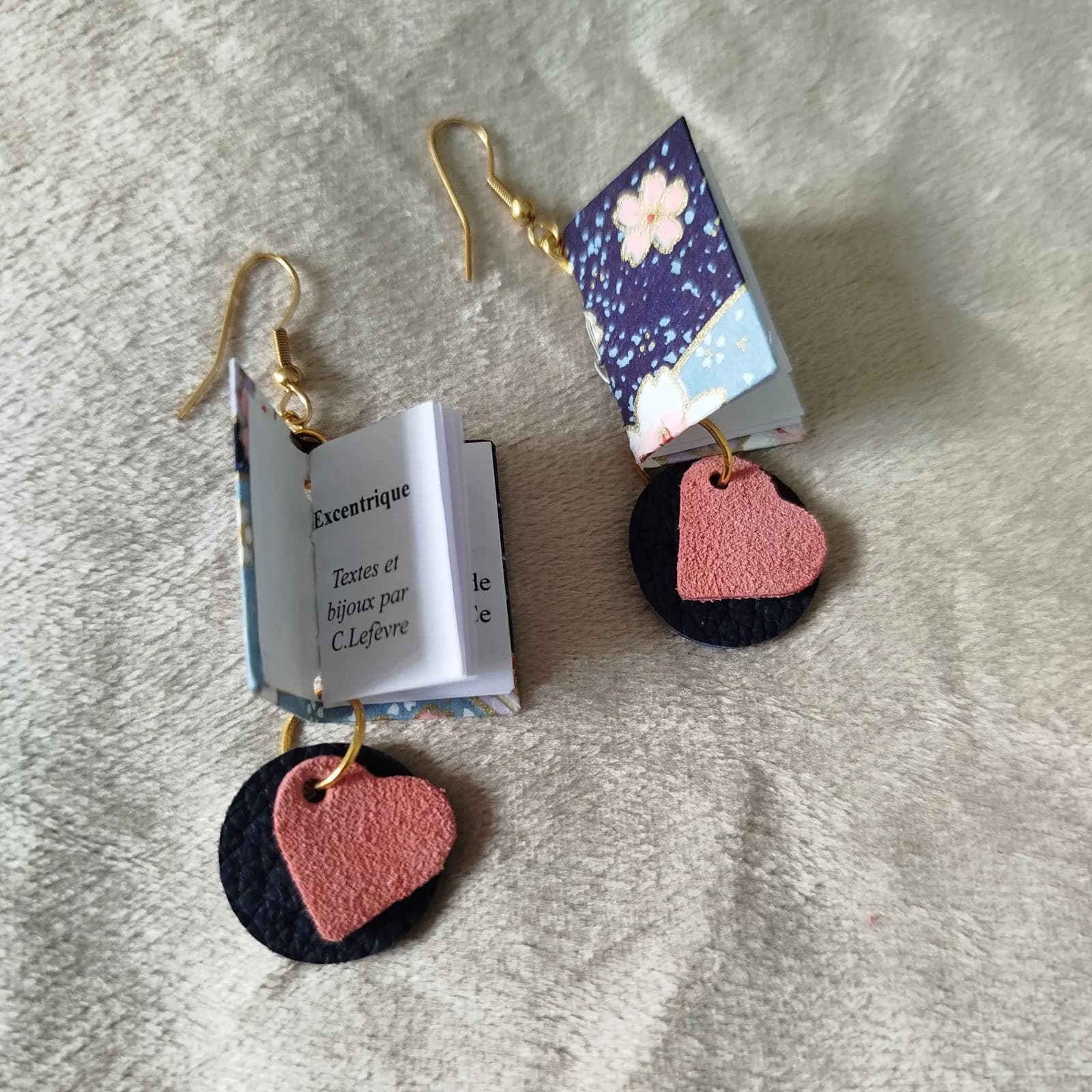 Boucles d’oreilles pendantes mini livres papier japonais