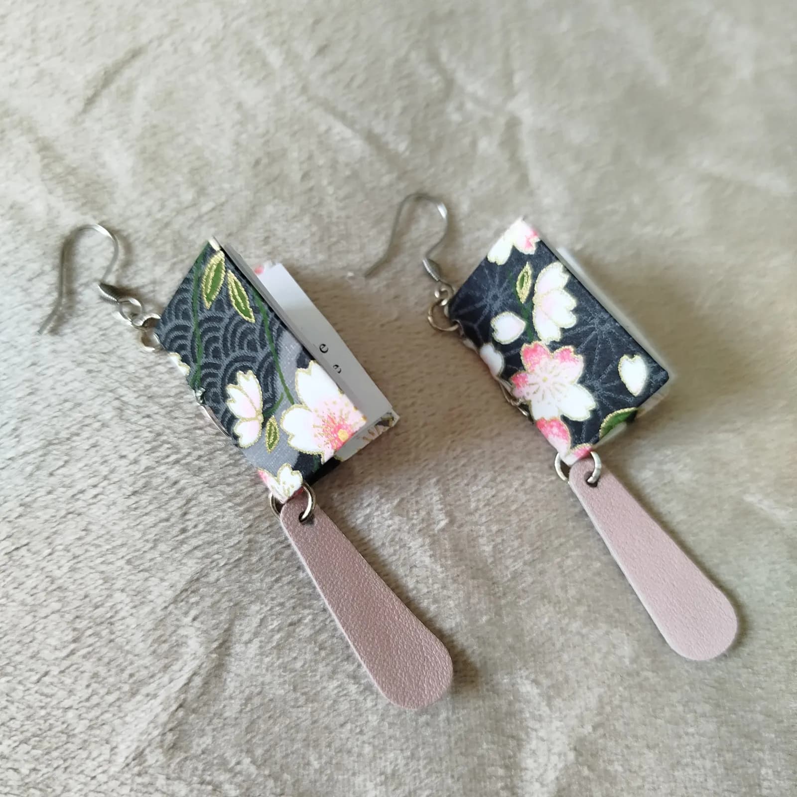 Boucles d’oreilles pendantes mini livres papier japonais
