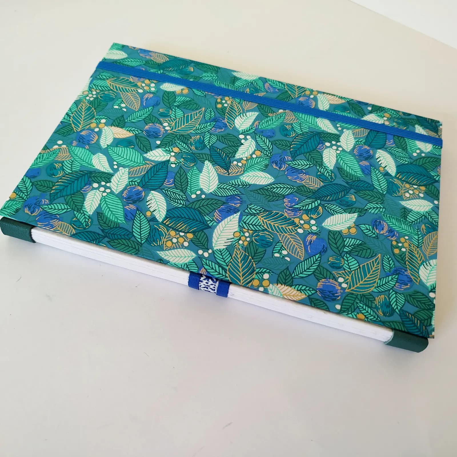 Grand Carnet relié à motif japonais végétal bleu et vert