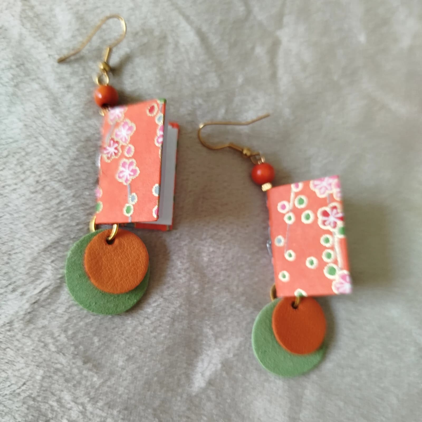 Boucles d’oreilles pendantes mini livres papier japonais