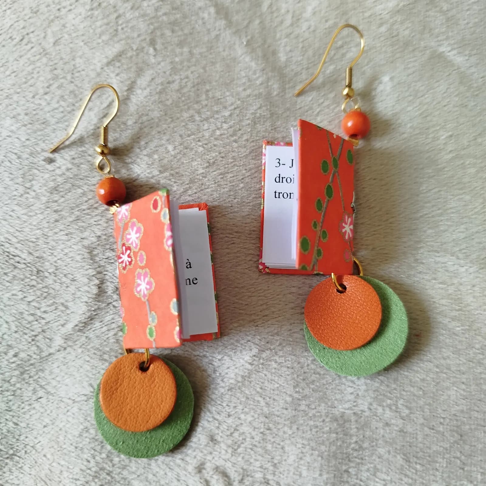 Boucles d’oreilles pendantes mini livres papier japonais