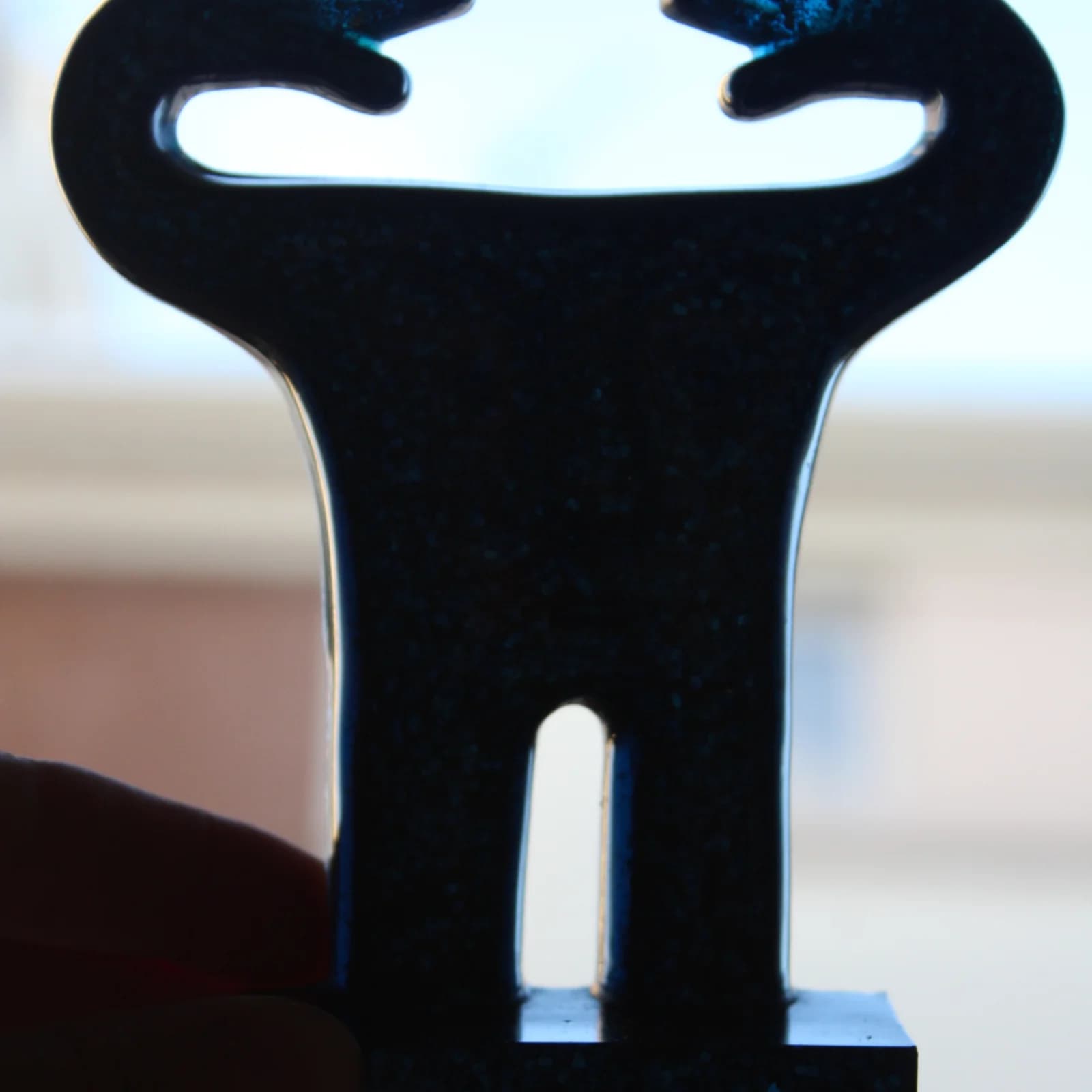 Statuette Hautlesmains en résine bleu