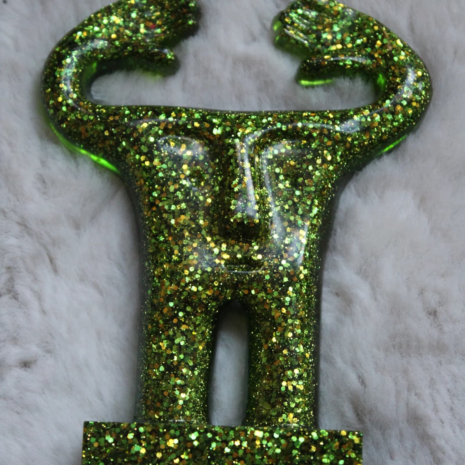 Statuette Hautlesmains en résine vert