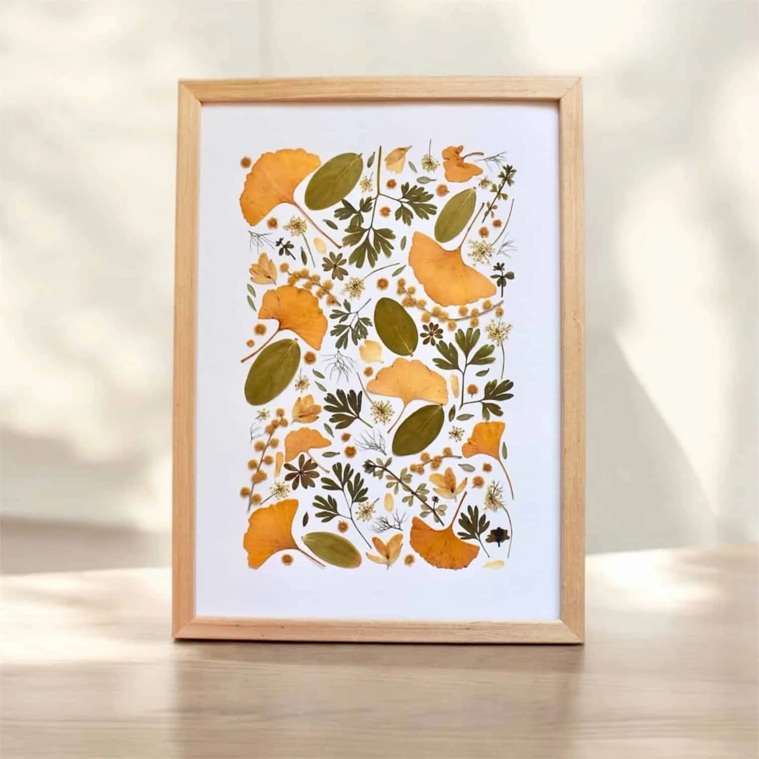 Herbier délicat de fleurs jaunes