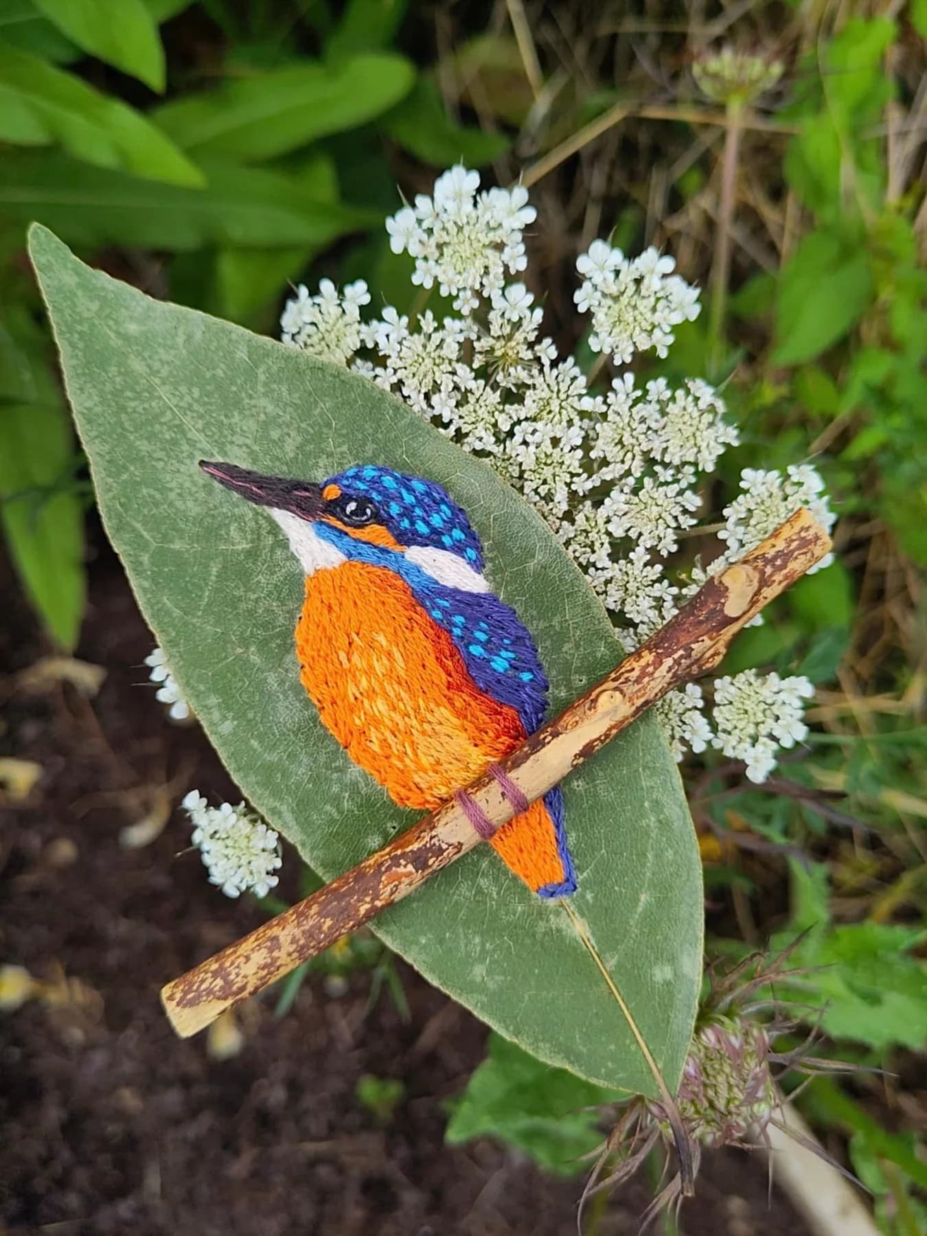 Broderie sur feuille d’arbre - Martin pêcheur