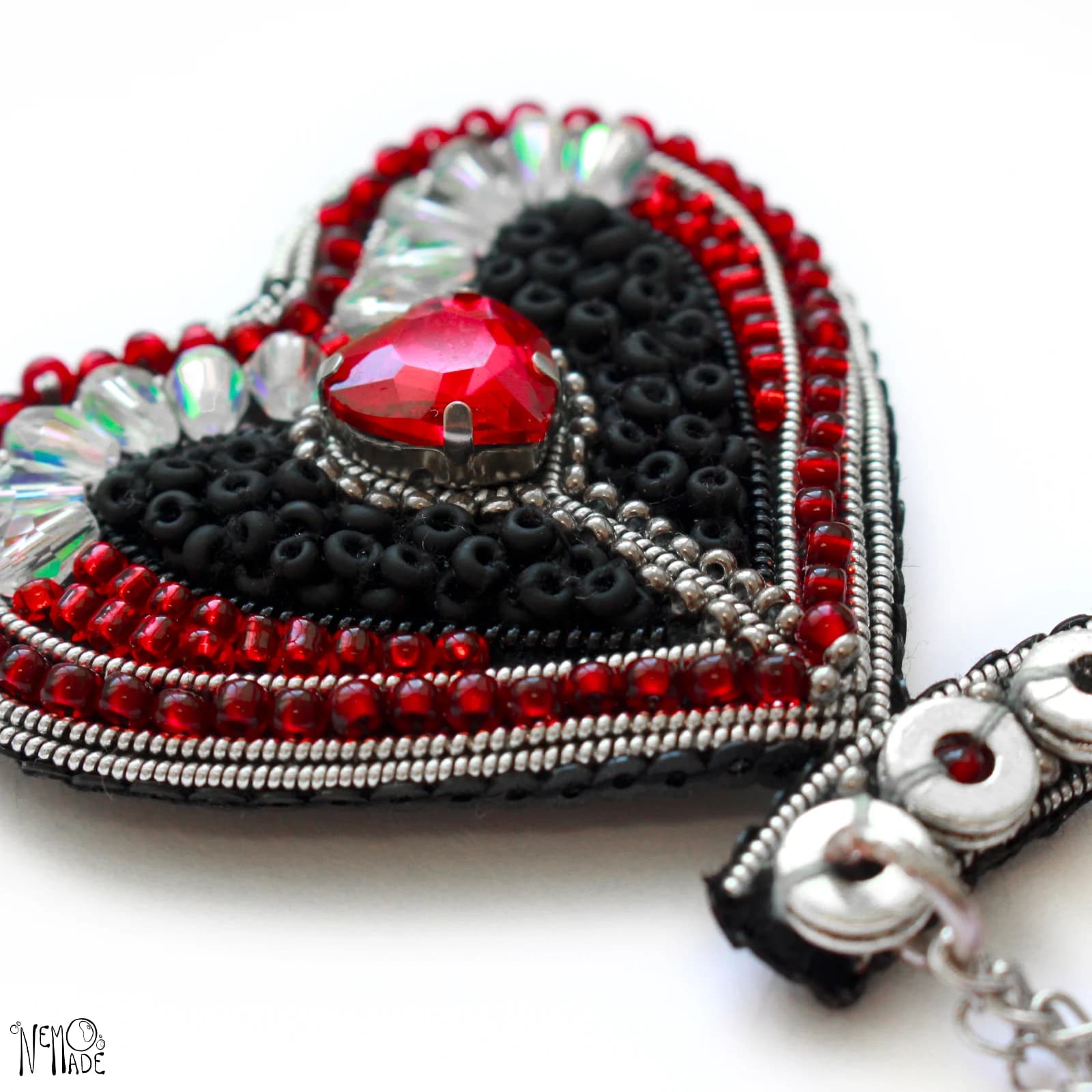 Broche "BLEEDING HEART"