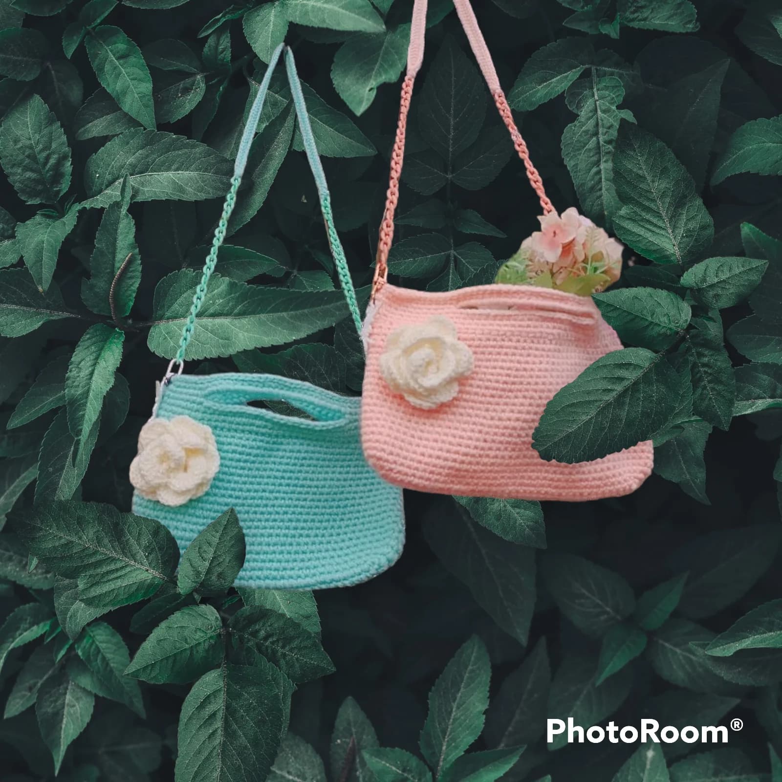 Sac à main rose au crochet avec fleur en relief