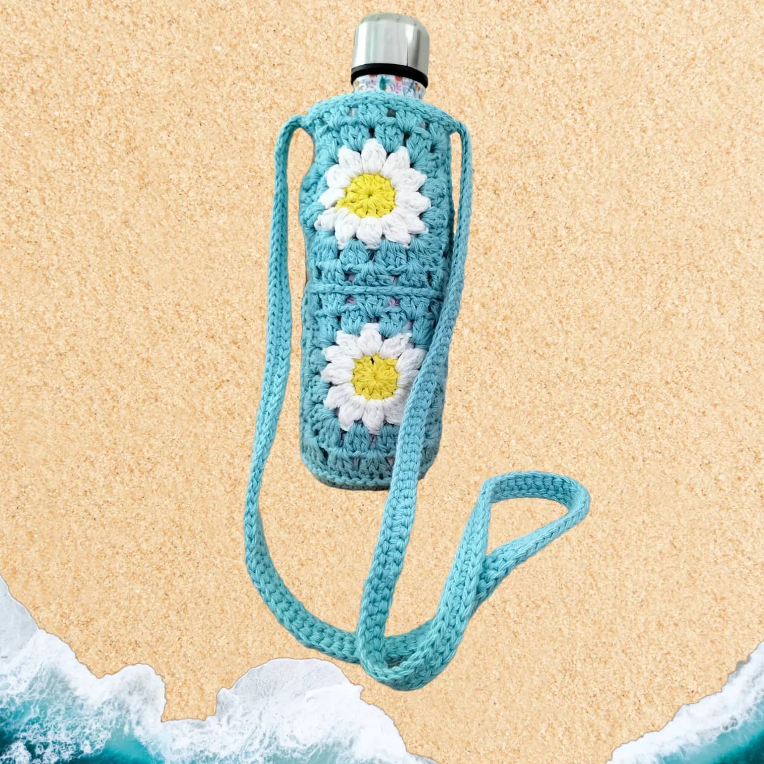 Porte-gourde au crochet bleu à motifs fleurs