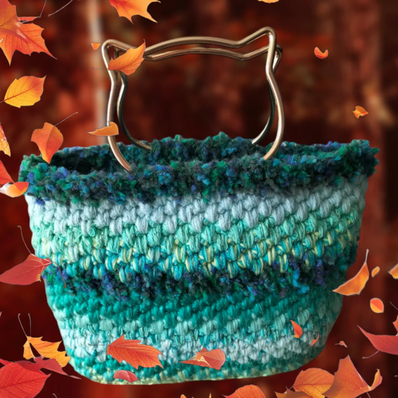 Sac à main en crochet tons verts et anses tête de chat