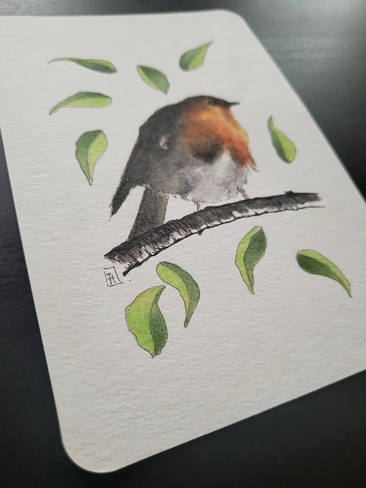Dessin aquarelle et crayons original — Rouge-gorge dans les feuilles — Format carte postale — vue 2