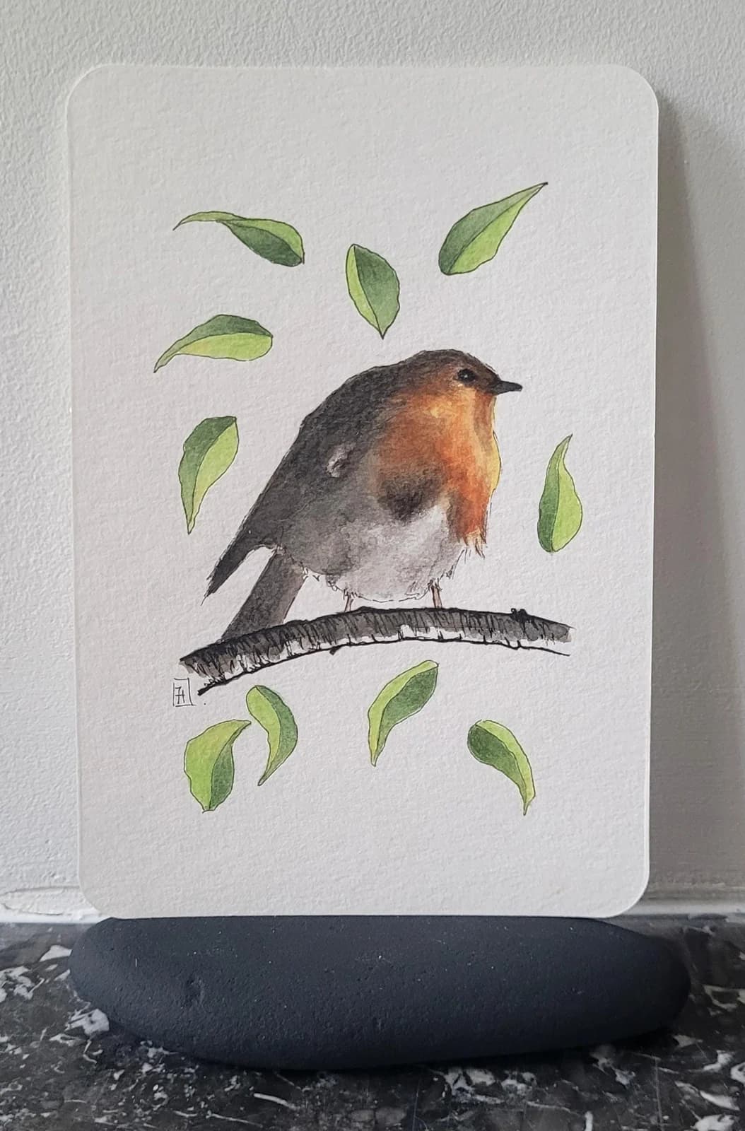 Dessin aquarelle et crayons original — Rouge-gorge dans les feuilles — Format carte postale — vue 1