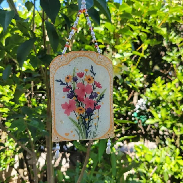 Suncatcher personnalisé illustrant un animal de compagnie monté sur fil de perles