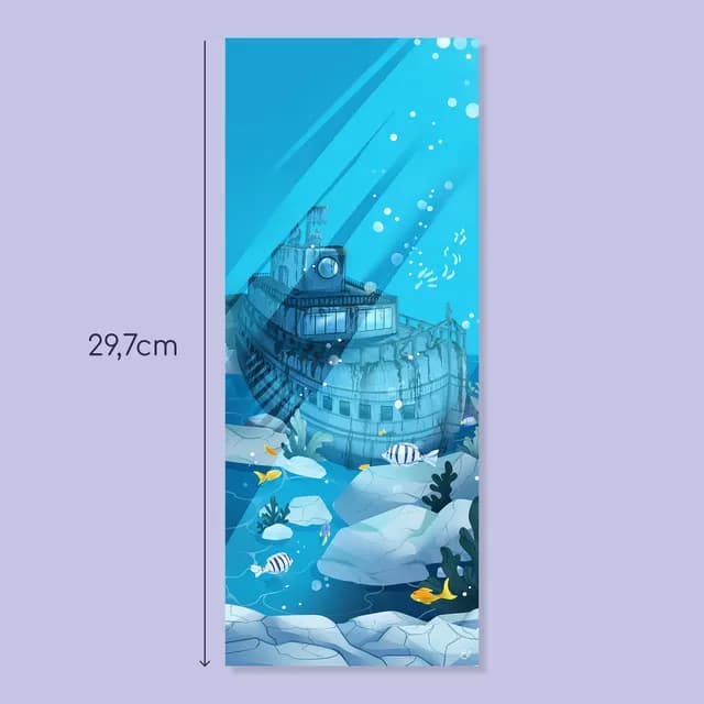 Illustration verticale d'un bateau immergé au fond de l'océan avec poissons et rayons de lumière bleutés.