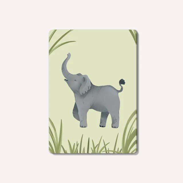 Carte illustrée d'un jeune éléphant gris parmi des herbes vertes sur fond vert clair pastel