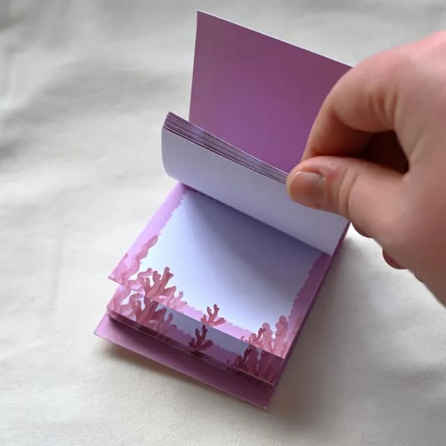 Pages intérieures du bloc-notes carré ornées de motifs assortis à la tortue