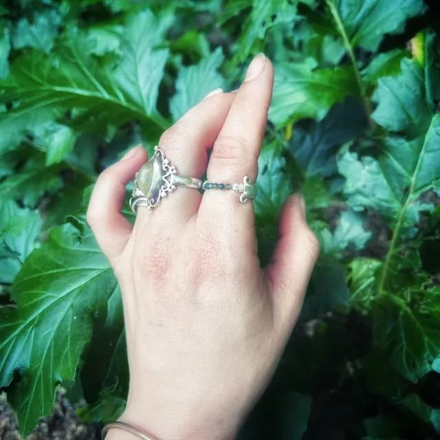 Bague Artemis en argent 925 ornée de perles d'agate mousse naturelle