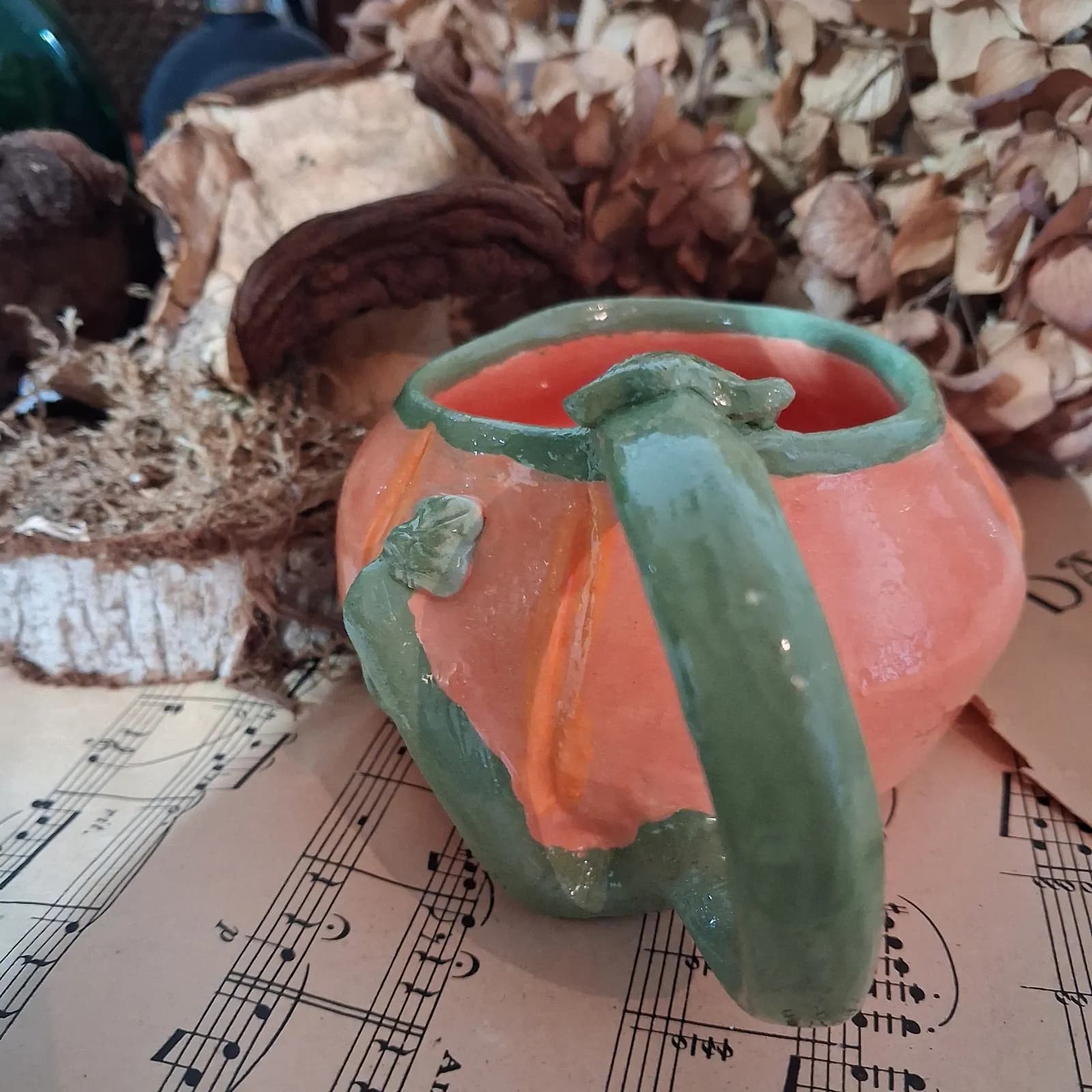 Tasse citrouille et tige végétale en céramique