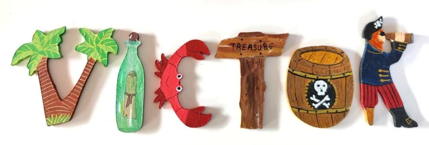 Sélection de lettres peintes à la main inspirées de la mer et des pirates