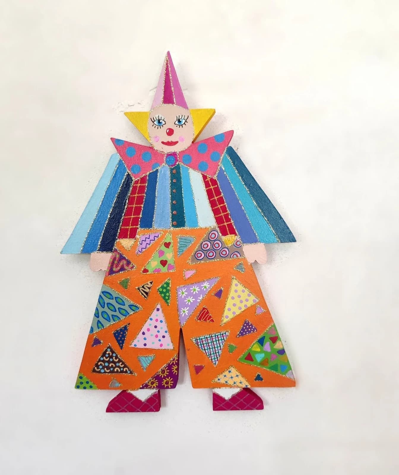 Clown mural en bois Isocèle, décoration artisanale peinte à la main, cadeau original pour décorer la chambre d'un…