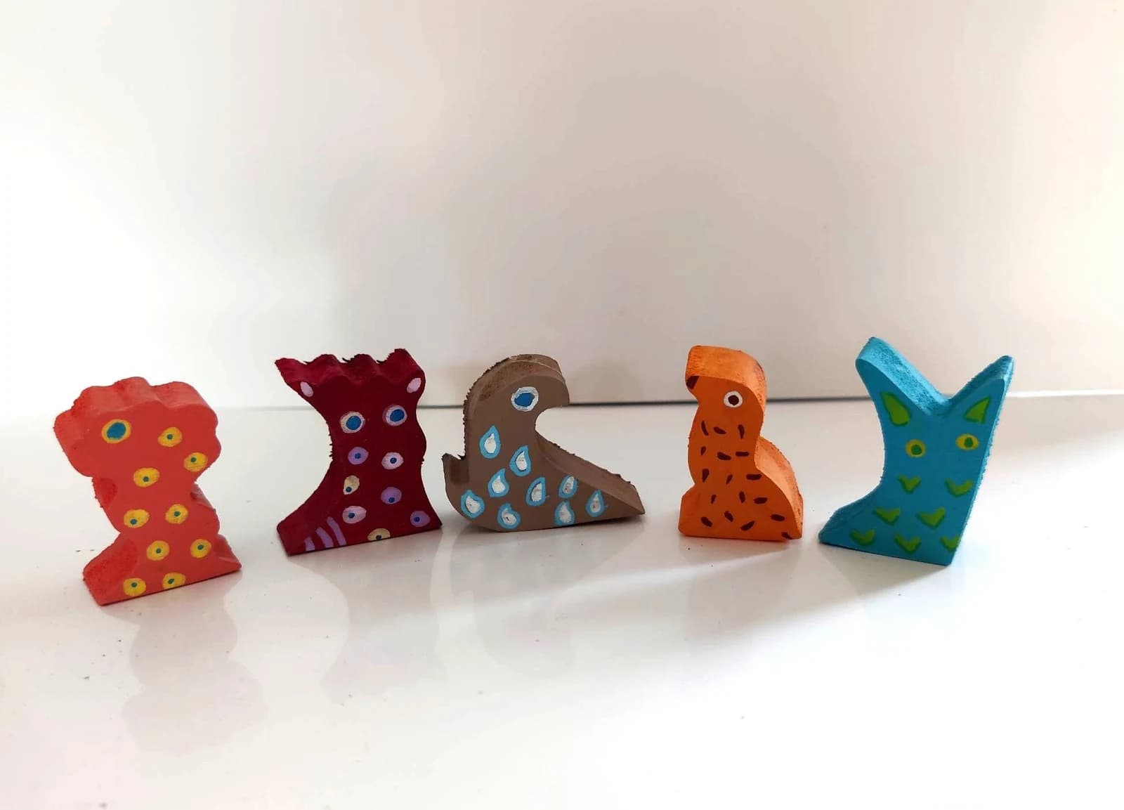 Assortiment de 5 mini animaux fabuleux en bois de sapin pour décoration avec des éléments jouets miniatures, fabs…
