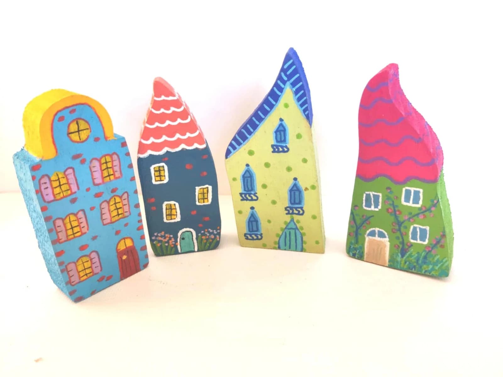 Maison miniature en bois, village de Noël, à poser au pied du sapin, création artisanale fait main, pièce unique série 4
