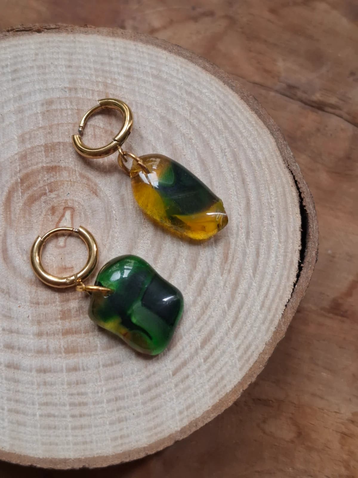 Boucles d’oreilles en verre recyclé - vert et jaune