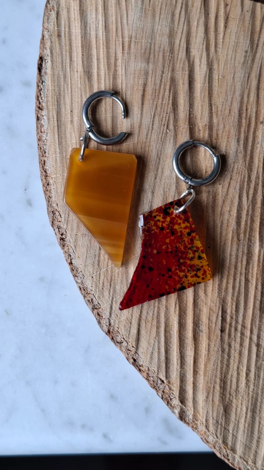 Boucles d’oreilles en verre recyclé - jaune et orange et rouge