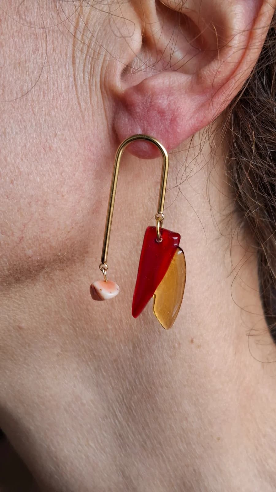 Boucles d’oreilles en verre recyclé - rouge et pampilles