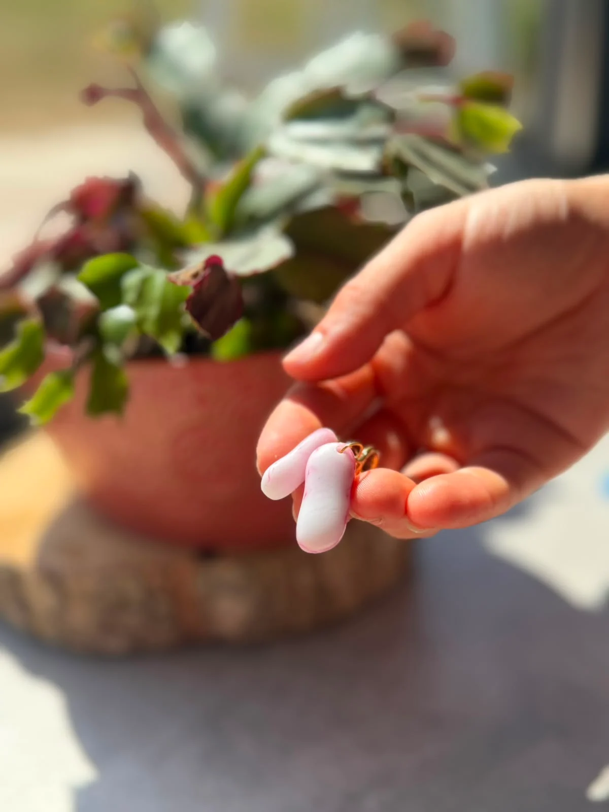 Boucles d’oreilles en verre recyclé - rose et blanc
