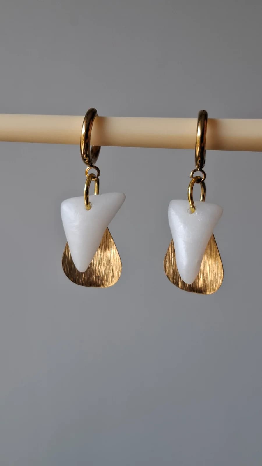 Boucles d’oreilles en verre recyclé - blanc et pampilles