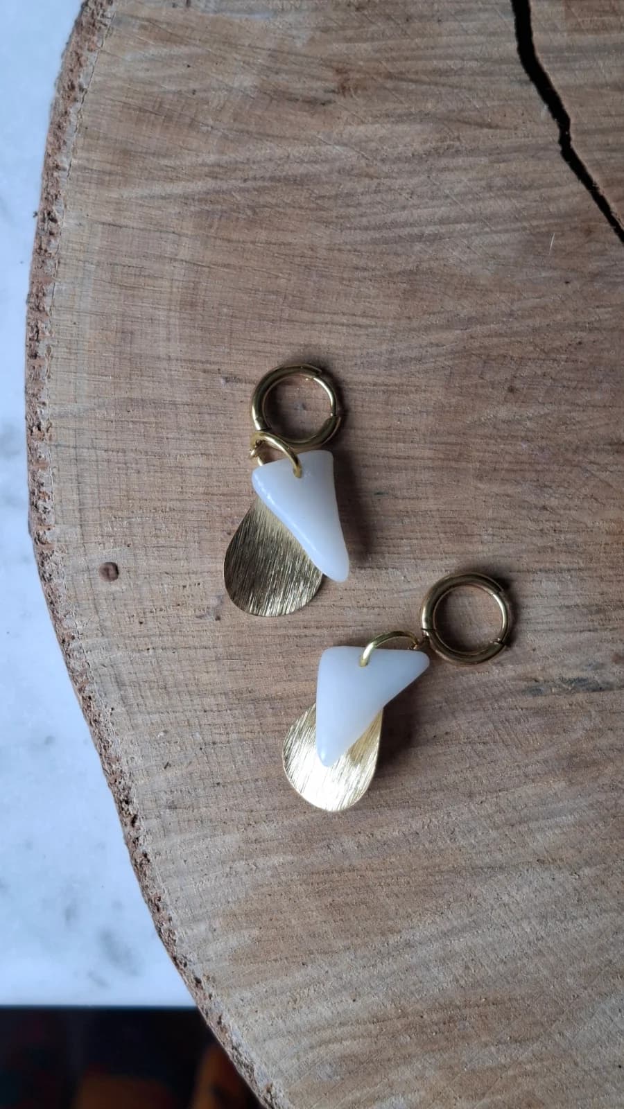 Boucles d’oreilles en verre recyclé - blanc et pampilles