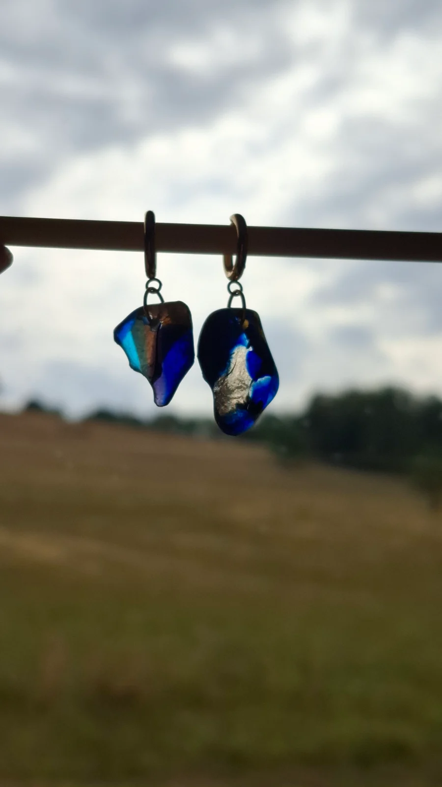 Boucles d’oreilles en verre recyclé - bleu et transparent
