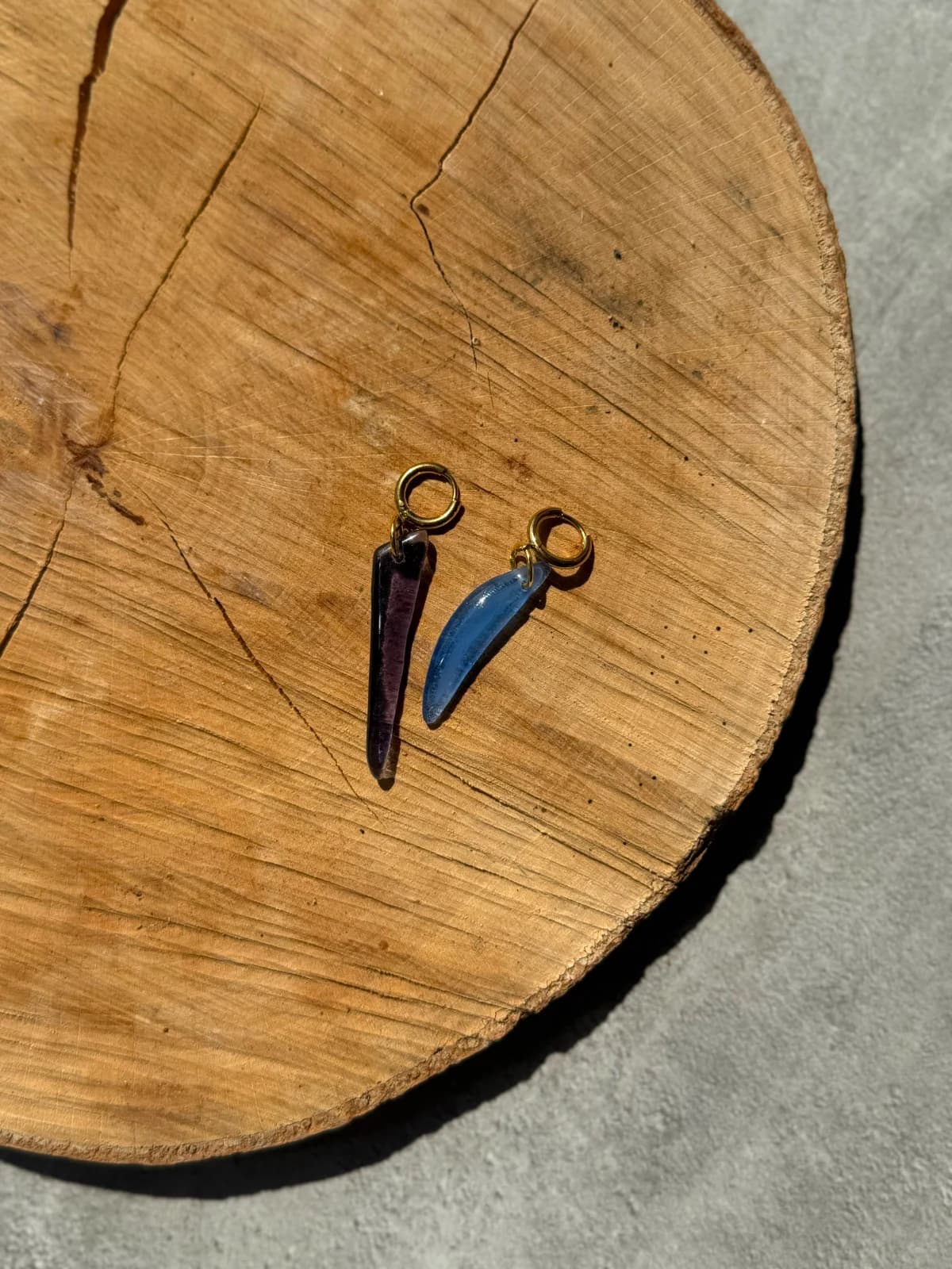 Boucles d’oreilles en verre recyclé - bleu et violet