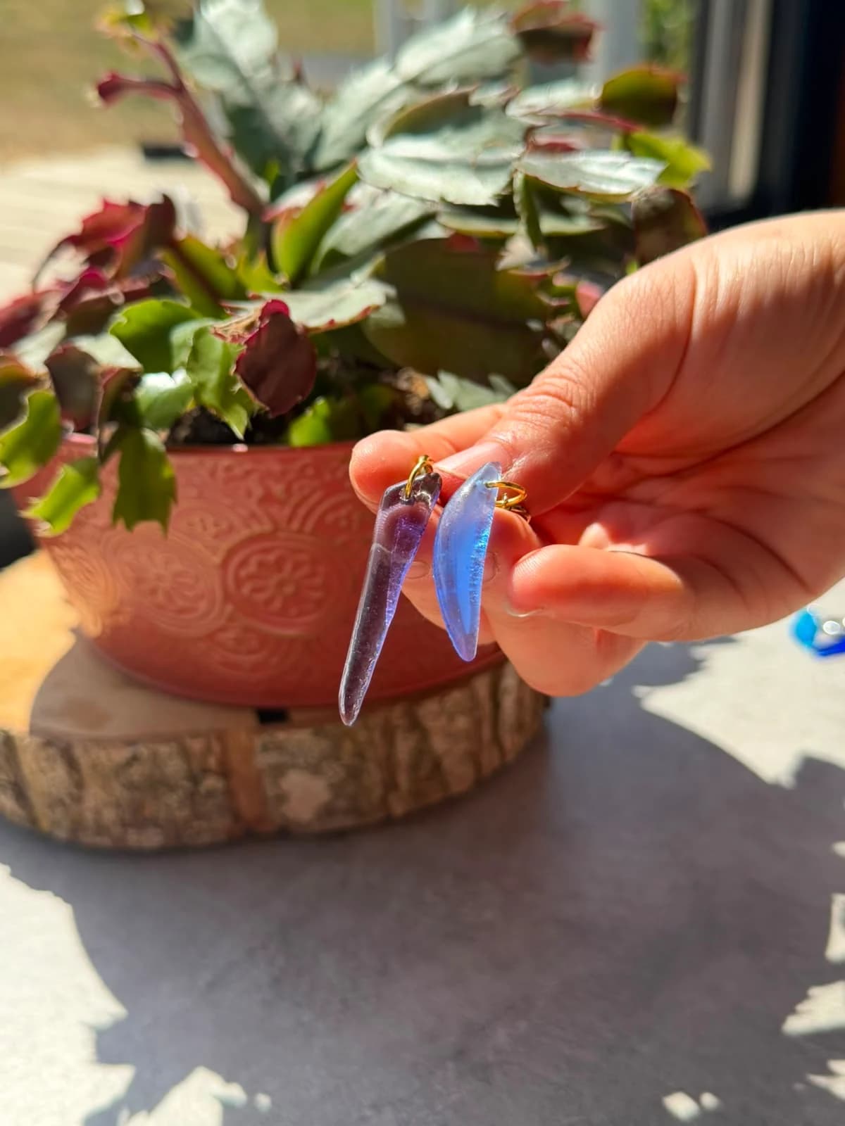 Boucles d’oreilles en verre recyclé - bleu et violet