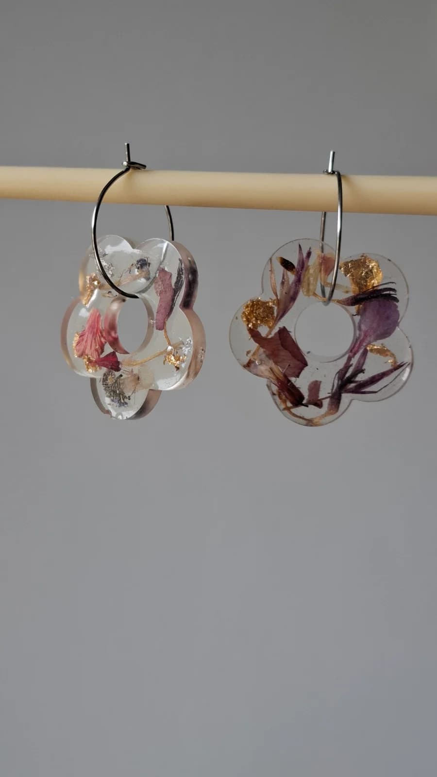Boucles d’oreilles en résine et fleurs séchées