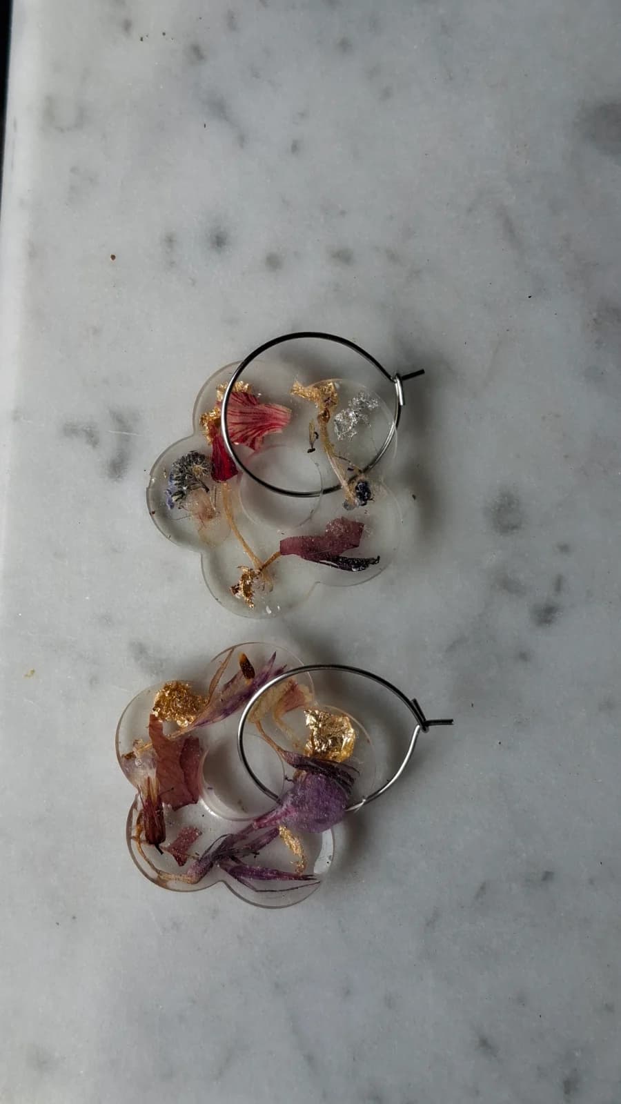 Boucles d’oreilles en résine et fleurs séchées