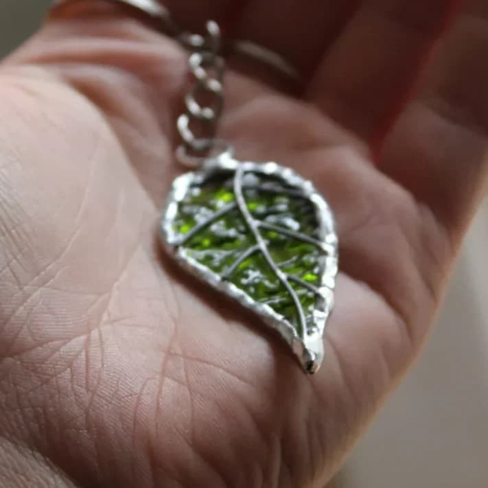 porte clef vitrail feuille