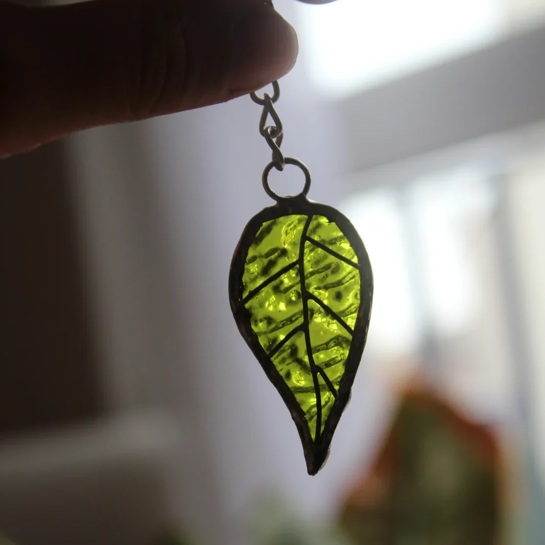 porte clef vitrail feuille