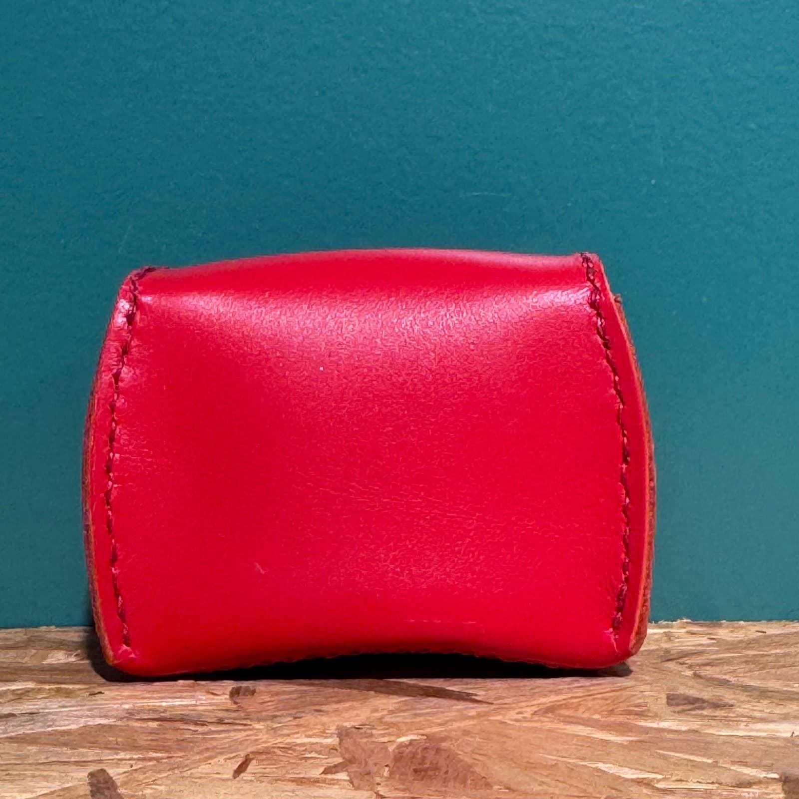 Mini porte-monnaie en cuir rouge à rabat