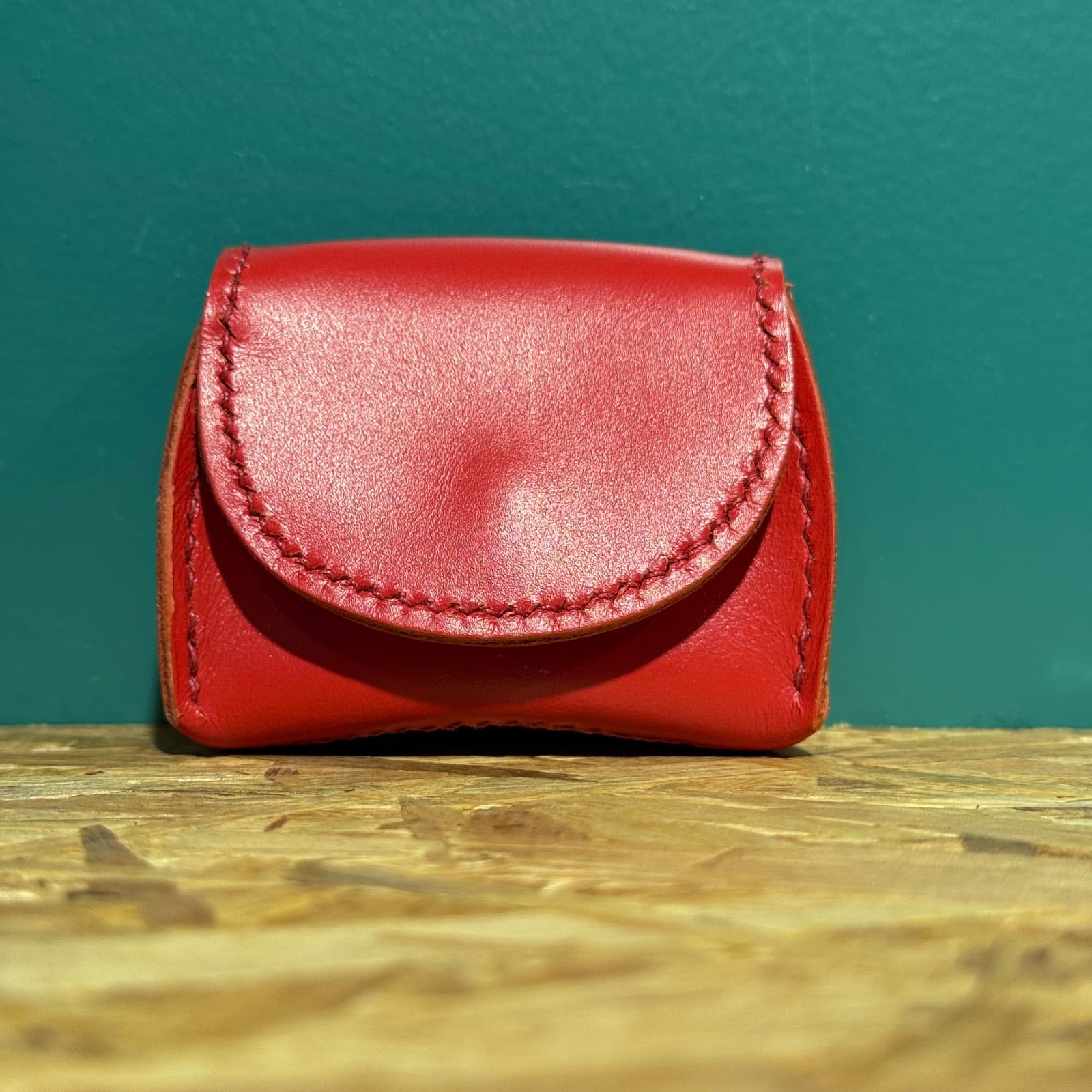 Mini porte-monnaie en cuir rouge à rabat
