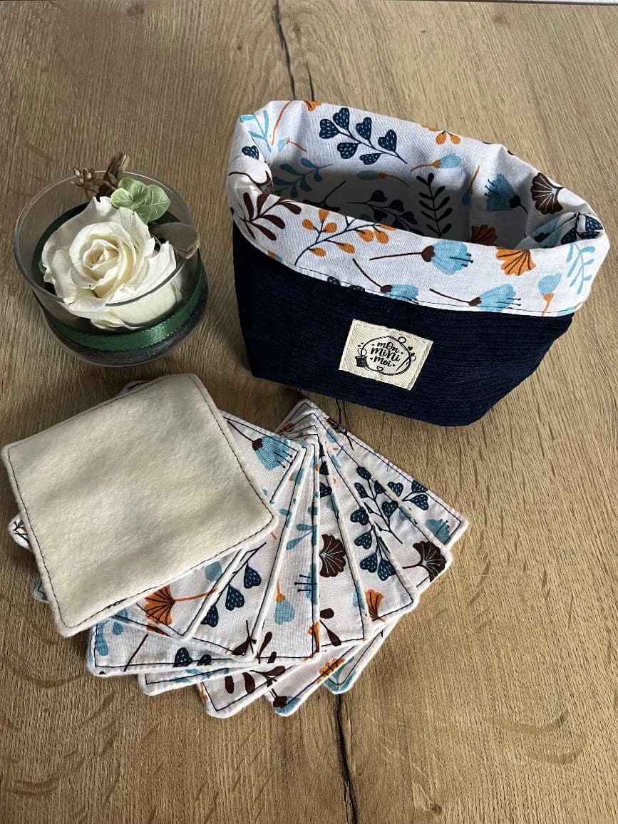 Ensemble panier et lingettes en tissu à motifs floraux