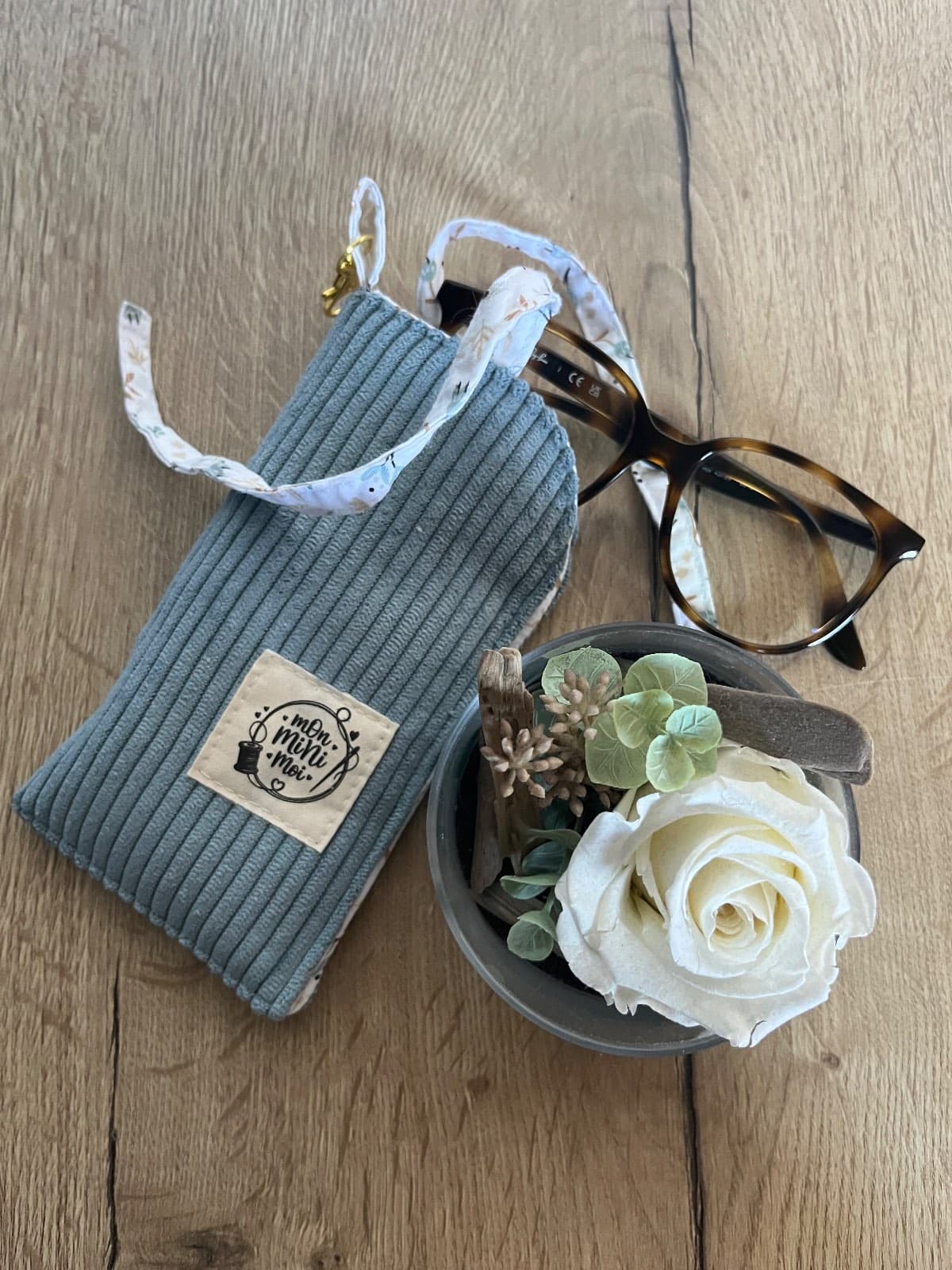 Étui à lunettes en velours côtelé bleu et tissu fleuri