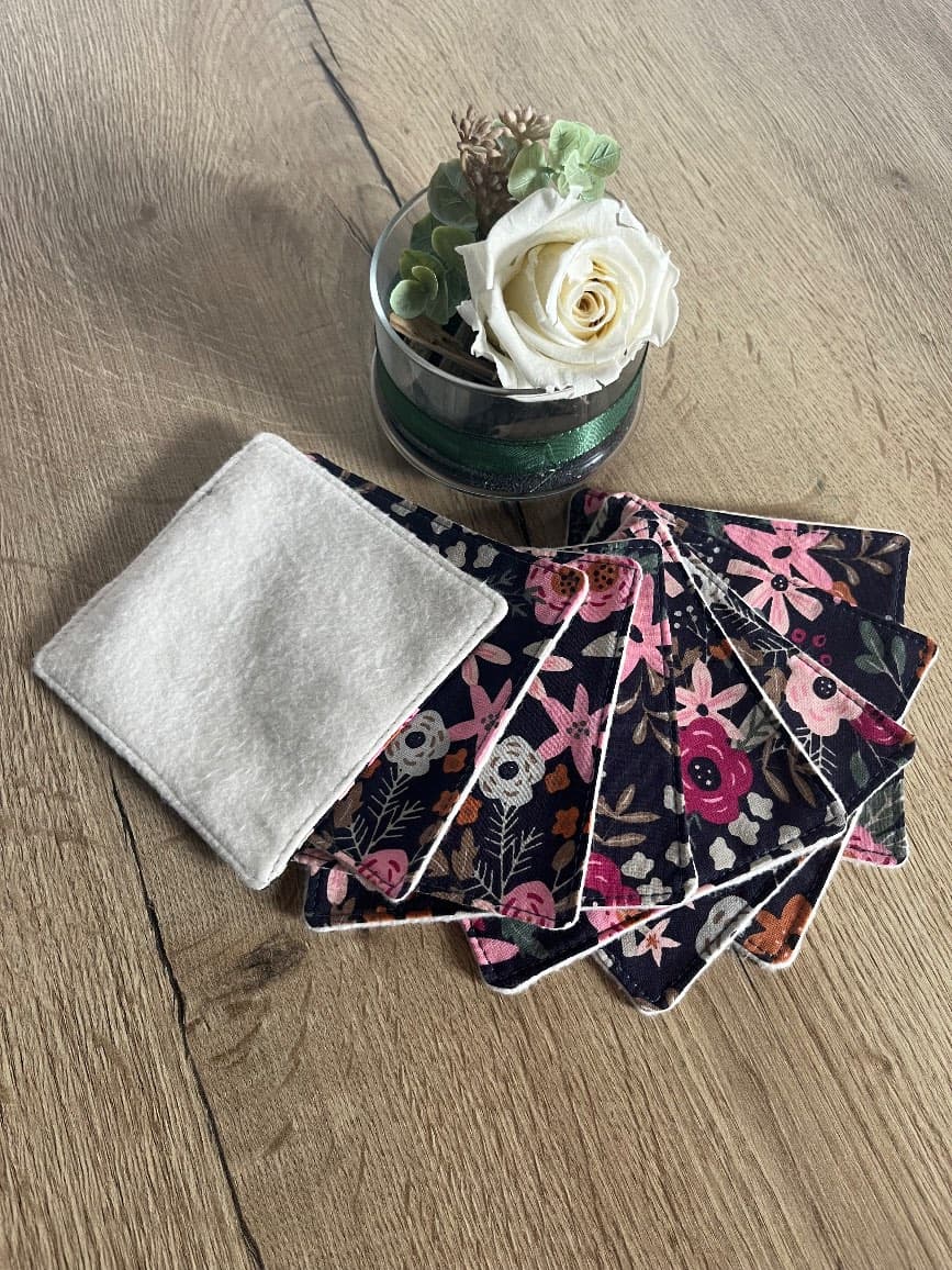 Ensemble panier en velours côtelé et 8 lingettes nettoyantes
