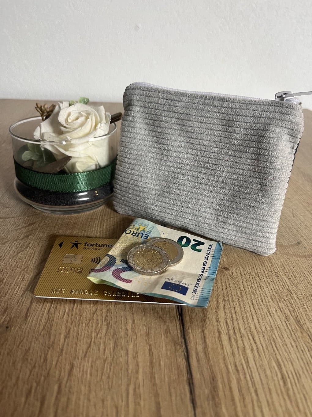 Porte-monnaie zippé en velours côtelé gris et tissu géométrique