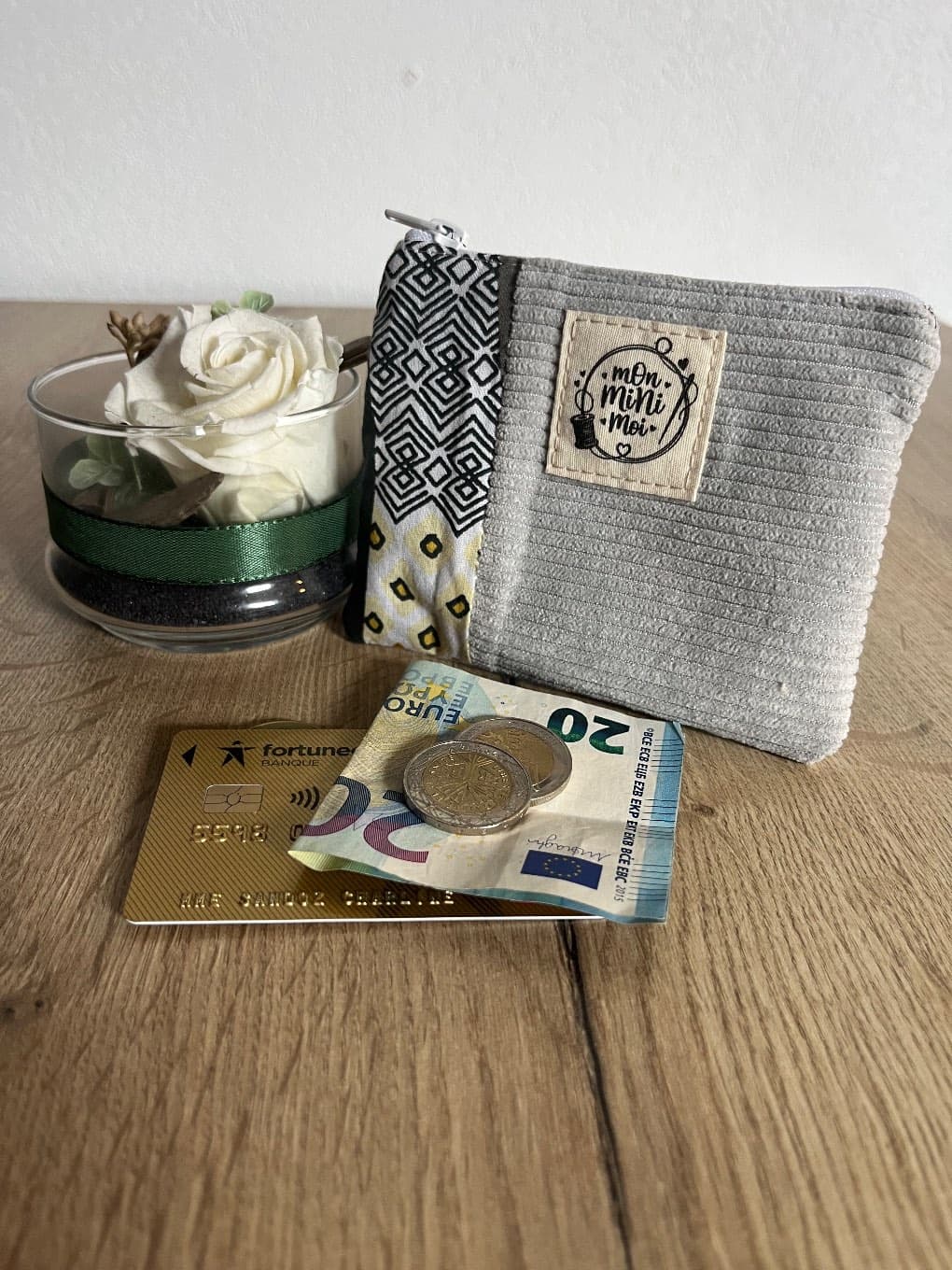 Porte-monnaie zippé en velours côtelé gris et tissu géométrique